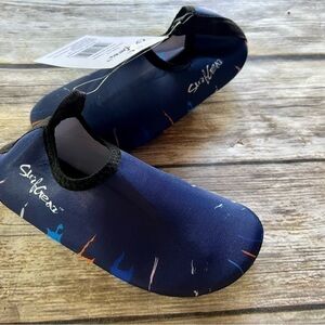 ⭐️NWT NAVY BLUE WATERSHOES